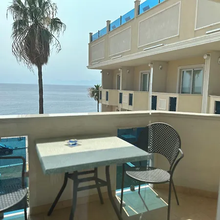 嘉尔德尼亚酒店 4* 拉扎罗